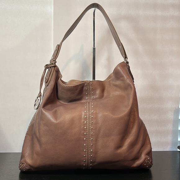 Michael Kors Uptown Astor Leather Bag in excellent pre owned condition - Picture 5 of 16